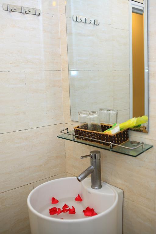 Hanoi Zesty Hotel Room photo